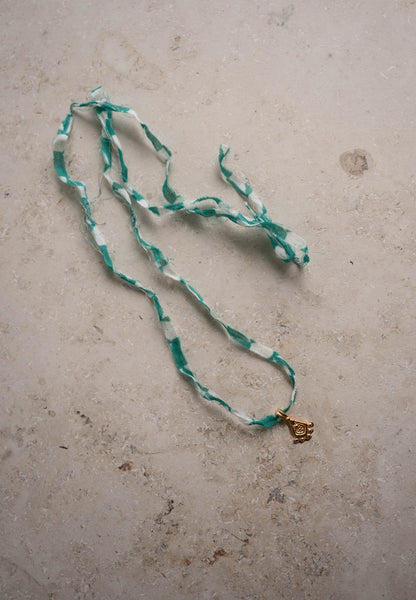 delhi necklace | graphic green